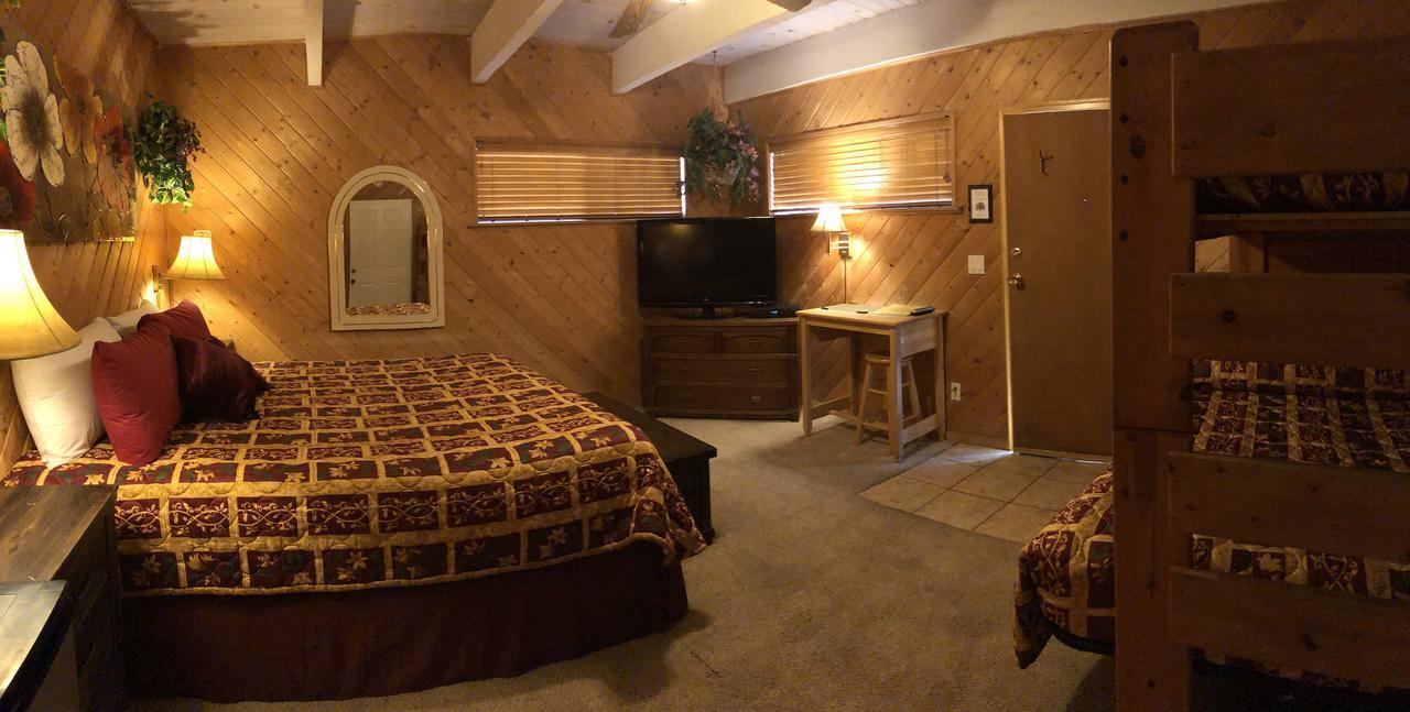 Giant Oaks Lodge Running Springs Exteriör bild